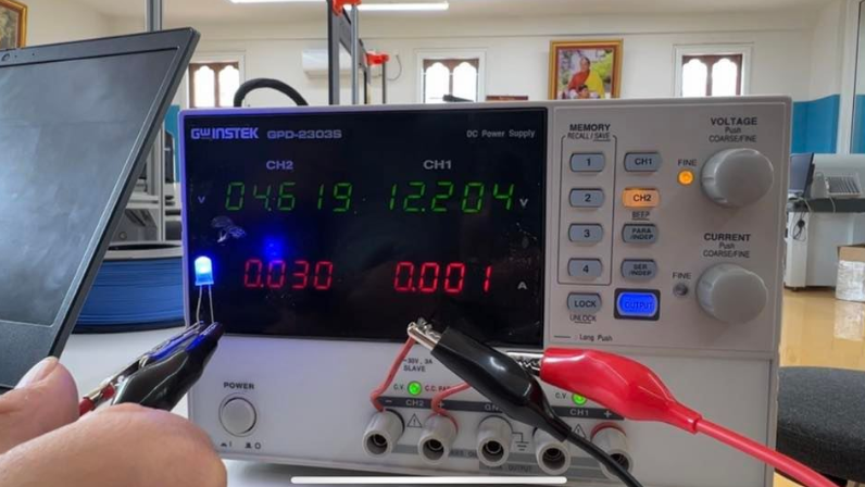 GWINSTEK Machine connected to 4.6V